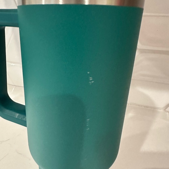 STANLEY Quencher CUP: 1.0 - small dings - Picture 5 of 5